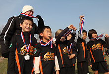 the ClubFootball Cheetahs with their medals
